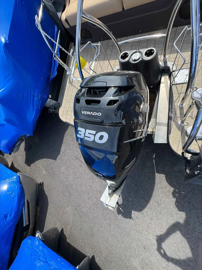 Slide: The Image of Barletta Lusso 25UCA 2023 - 12