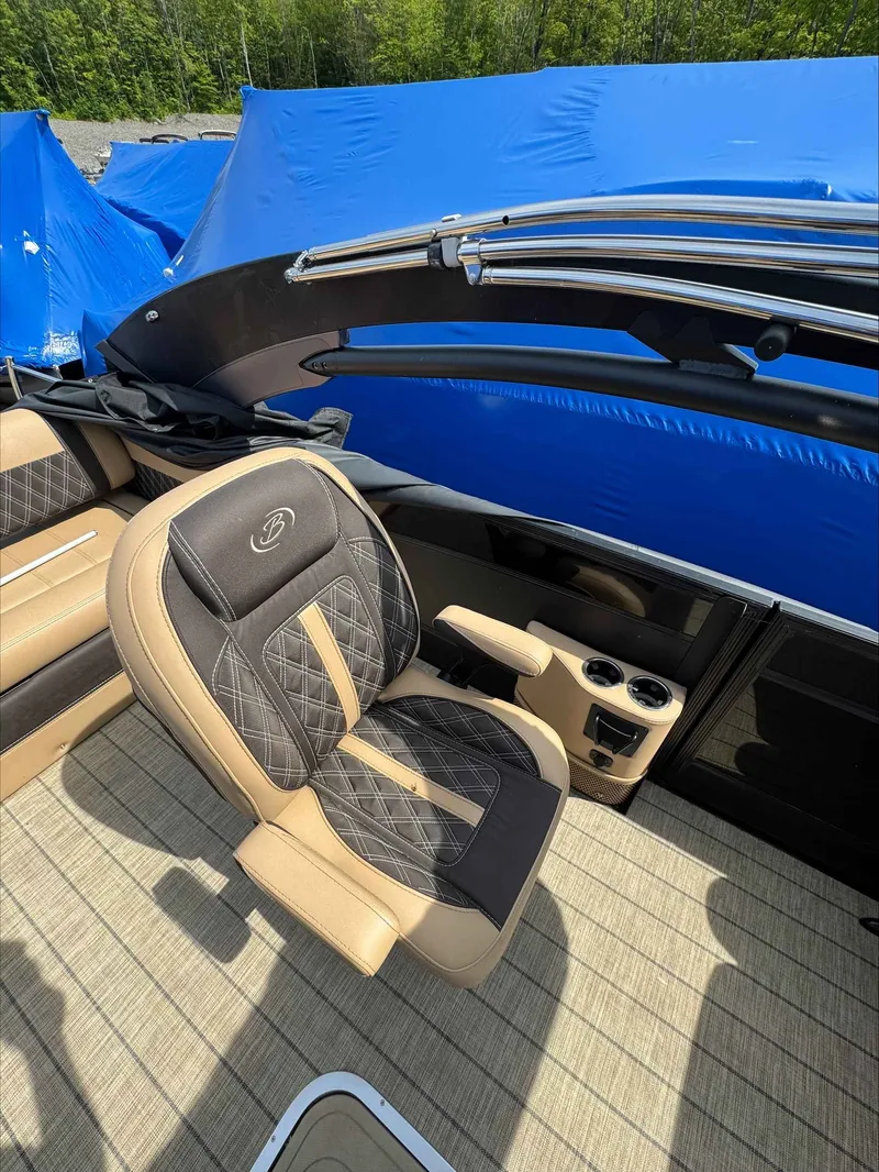 Slide: The Image of Barletta Lusso 25UCA 2023 - 15