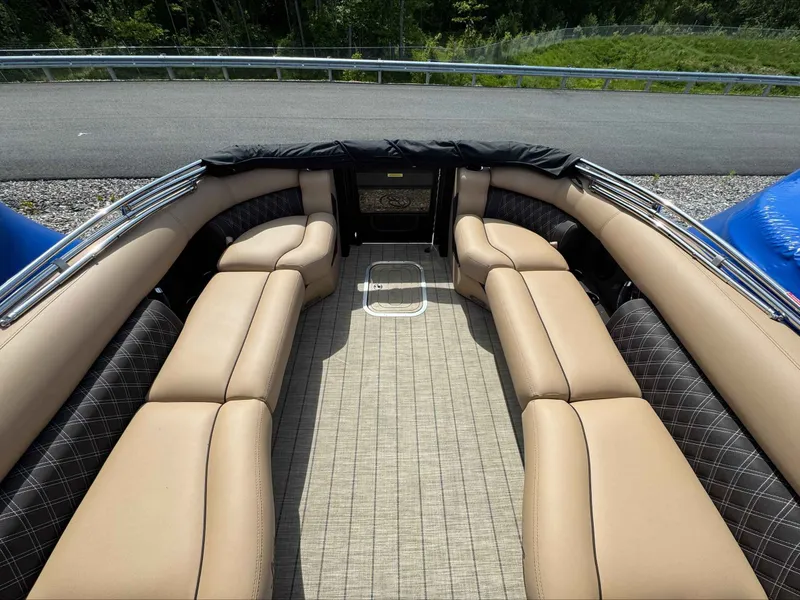 Slide: The Image of Barletta Lusso 25UCA 2023 - 16