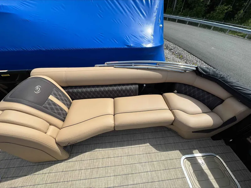 Slide: The Image of Barletta Lusso 25UCA 2023 - 17