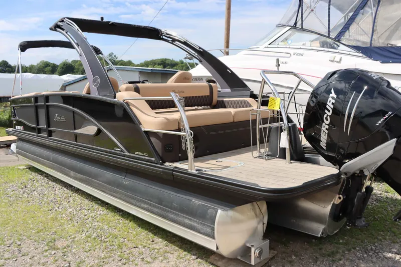 Slide: The Image of Barletta Lusso 25UCA 2023 - 3