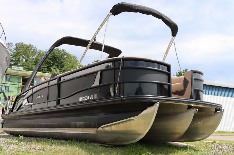 Slide: The Image of Barletta Lusso 25UCA 2023 - 4