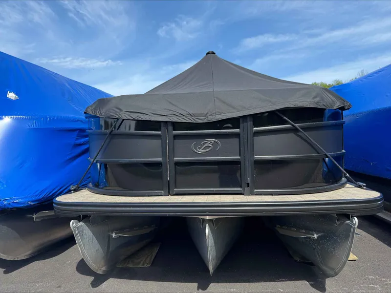 Slide: The Image of Barletta Lusso 25UCA 2023 - 9