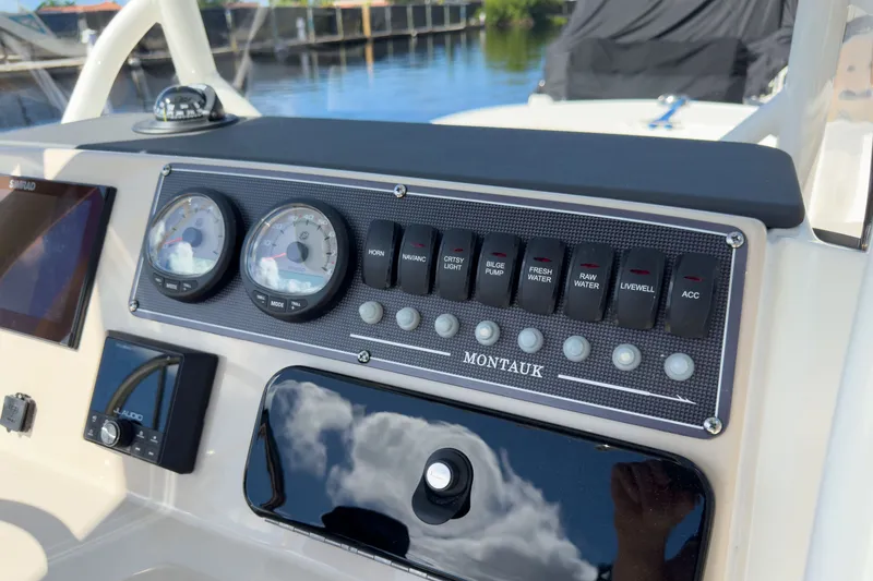 Slide: The Image of Boston Whaler 210 Montauk 2026 - 13