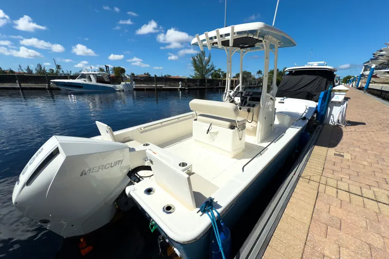 Slide: The Image of Boston Whaler 210 Montauk 2026 - 5
