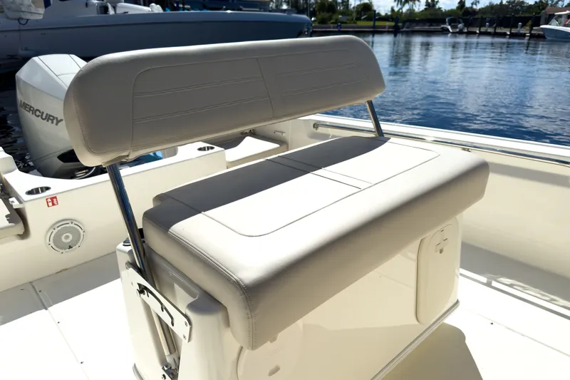 Slide: The Image of Boston Whaler 210 Montauk 2026 - 8