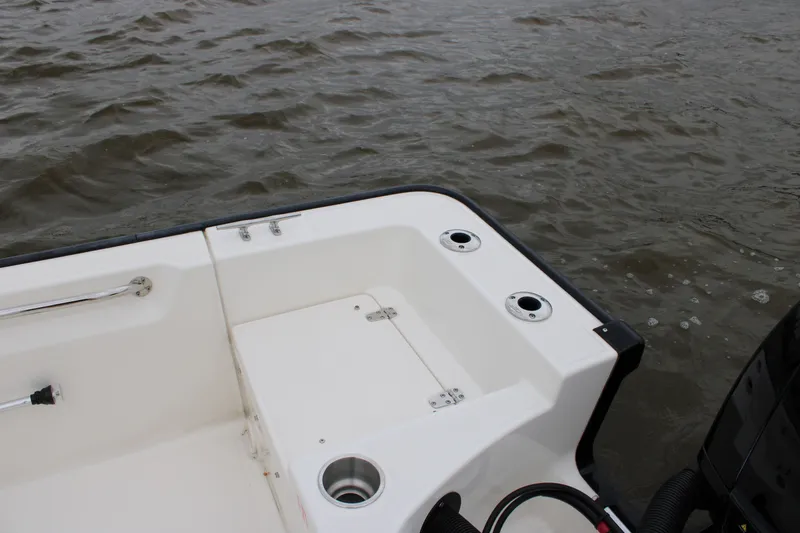 Slide: The Image of Boston Whaler 190 Montauk 2026 - 11
