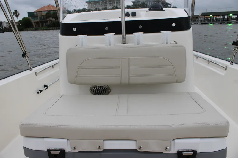 Slide: The Image of Boston Whaler 190 Montauk 2026 - 23
