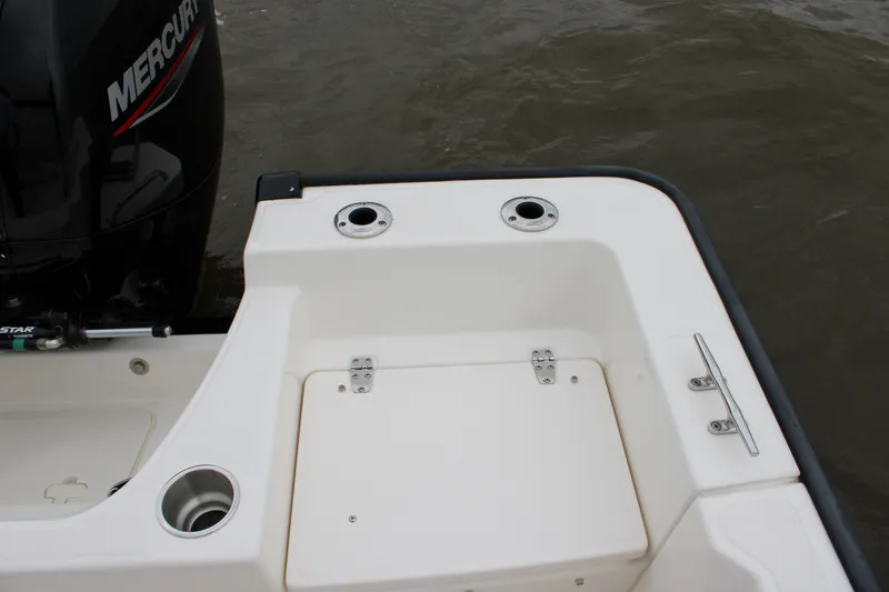 Slide: The Image of Boston Whaler 190 Montauk 2026 - 12