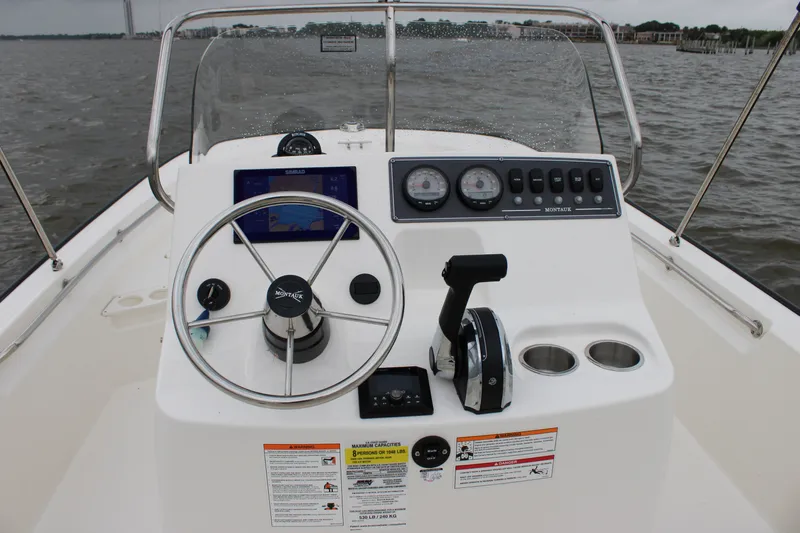 Slide: The Image of Boston Whaler 190 Montauk 2026 - 18