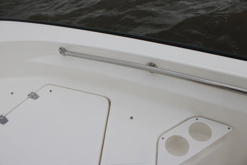 Slide: The Image of Boston Whaler 190 Montauk 2026 - 25