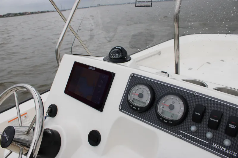 Slide: The Image of Boston Whaler 190 Montauk 2026 - 15