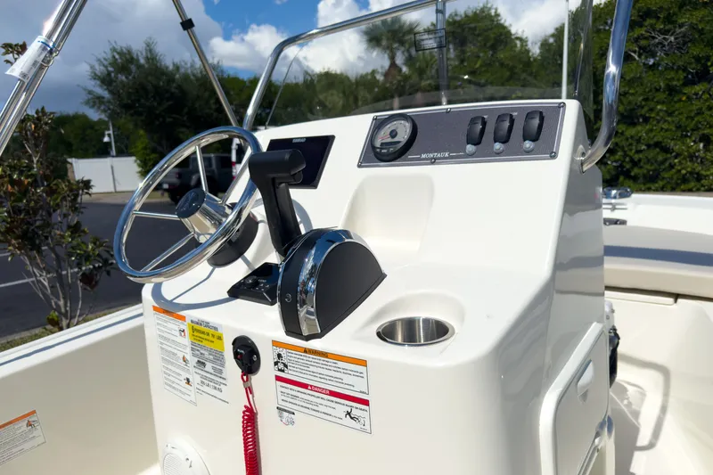 Slide: The Image of Boston Whaler 150 Montauk 2026 - 9