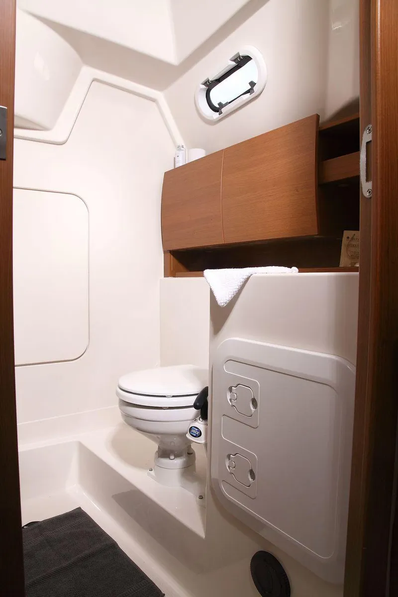 Slide: The Image of Manufacturer Provided Image: Hanse 325 Heads - 15