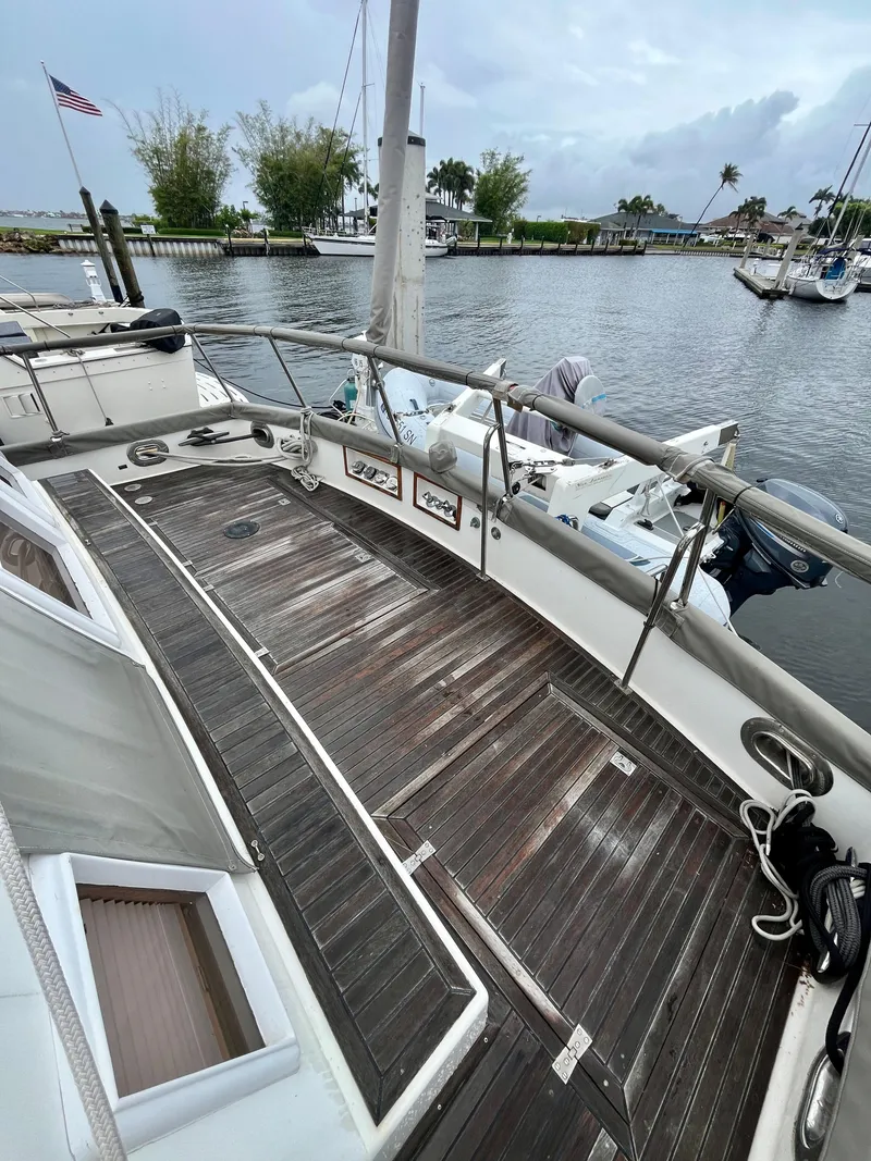 Slide: The Image of Grand Banks 49 Classic 1997 - 55