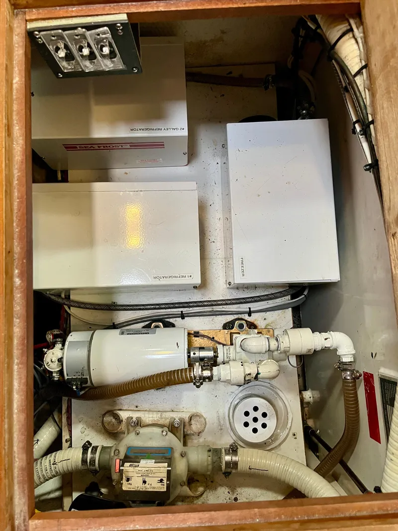 Slide: The Image of Grand Banks 49 Classic 1997 - 69