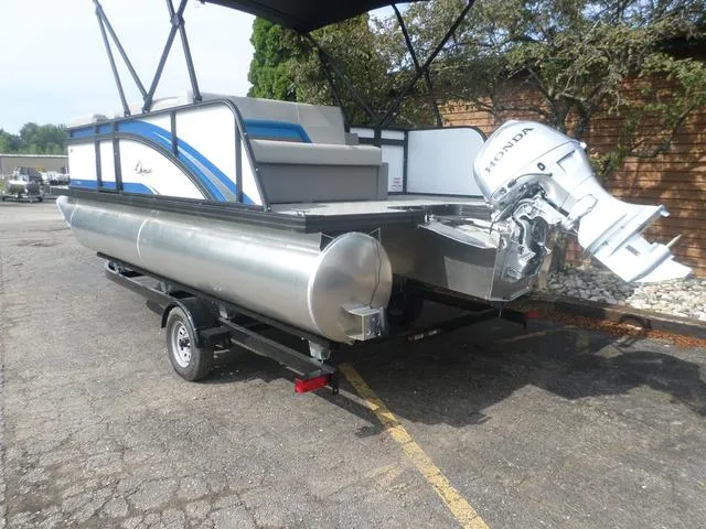 Slide: The Image of Apex E-Class 18 Lanai 2025 - 7