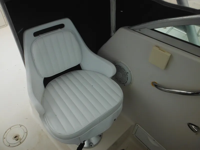 Slide: The Image of White captain's chair on 1997 Pro-Line 231 WA boat, near window and speaker. - 25