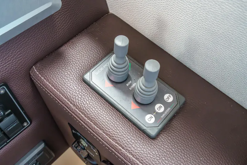 Slide: The Image of Cutwater C-30 SC LE 2014 - 56