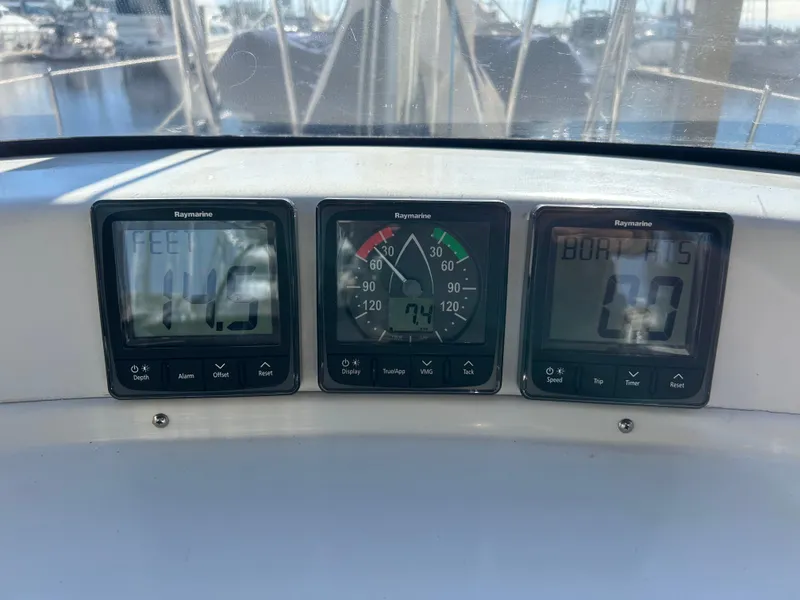 Slide: The Image of Boat instrument panel on a 2004 Passport 470, displaying speed and wind data. - 29