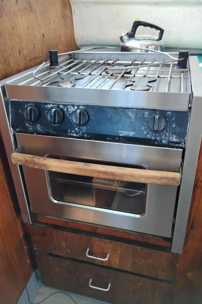 Slide: The Image of Stainless steel stove with wooden handle in a Martin Trunk Cabin, 1996 model. - 16