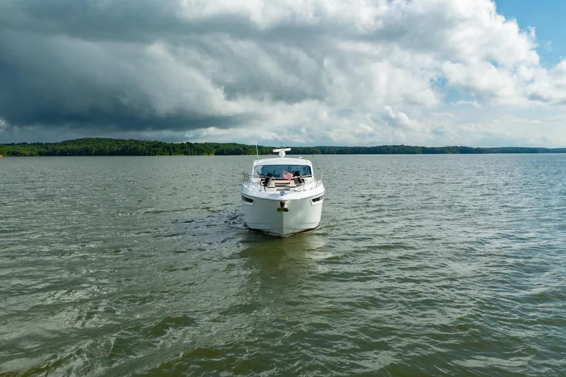 Slide: The Image of Cruisers Yachts 42 Cantius 2019 - 12