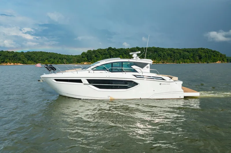 Slide: The Image of Cruisers Yachts 42 Cantius 2019 - 14