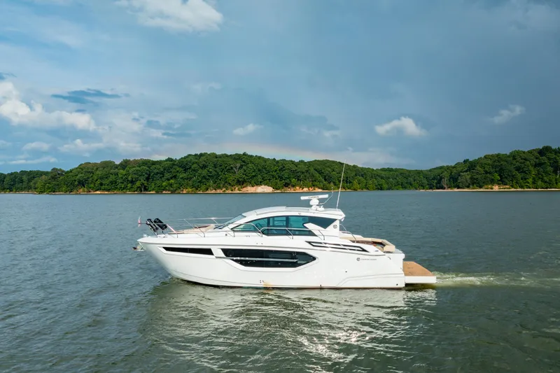 Slide: The Image of Cruisers Yachts 42 Cantius 2019 - 17