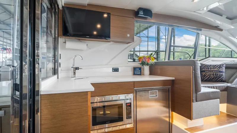 Slide: The Image of Cruisers Yachts 42 Cantius 2019 - 27
