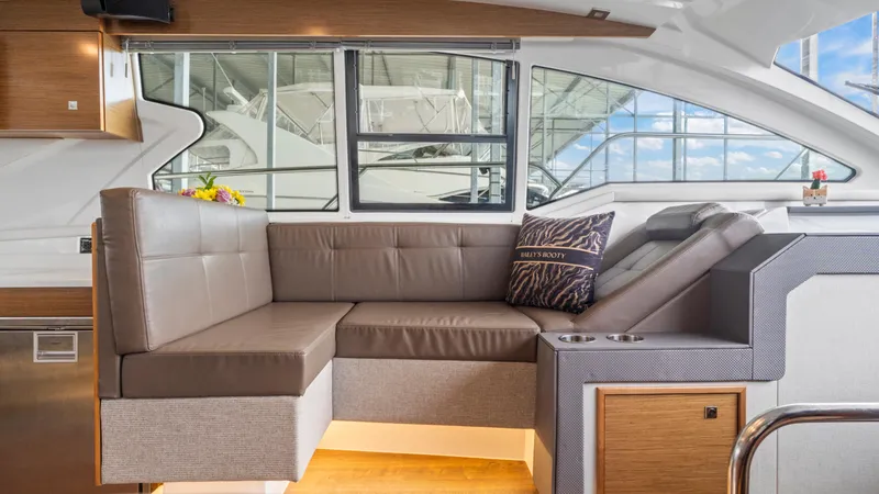 Slide: The Image of Cruisers Yachts 42 Cantius 2019 - 29