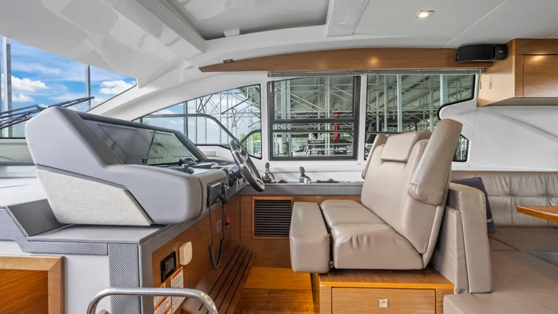 Slide: The Image of Cruisers Yachts 42 Cantius 2019 - 33