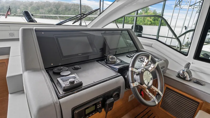 Slide: The Image of Cruisers Yachts 42 Cantius 2019 - 35