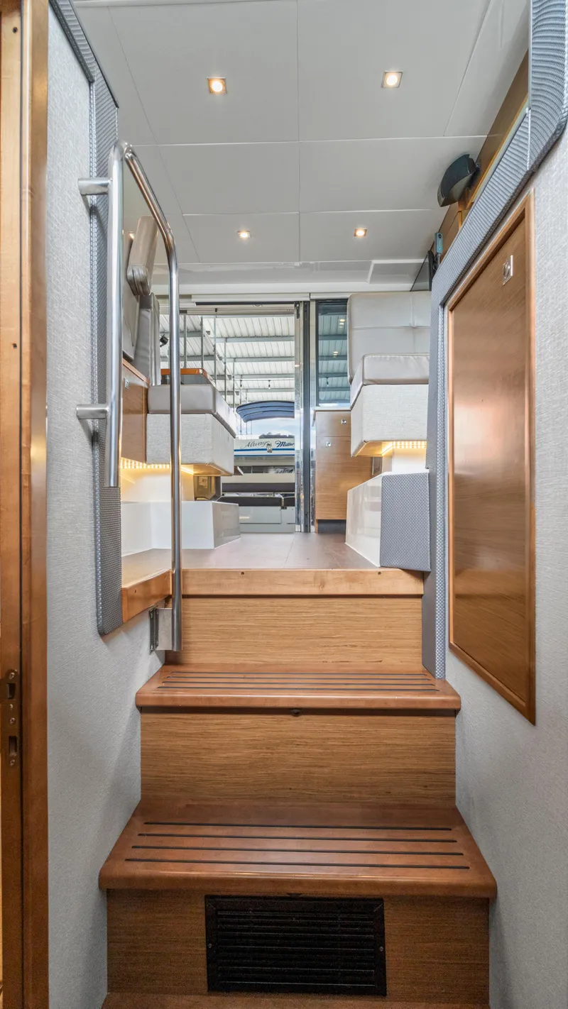 Slide: The Image of Cruisers Yachts 42 Cantius 2019 - 36