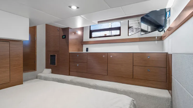 Slide: The Image of Cruisers Yachts 42 Cantius 2019 - 52