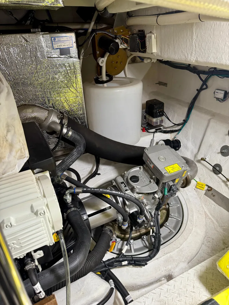 Slide: The Image of Cruisers Yachts 42 Cantius 2019 - 56