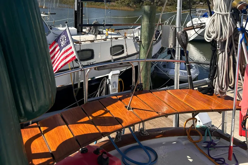 Slide: The Image of 1986 Irwin 43 Mk II Cruiser docked with American flag and nautical ropes. - 22