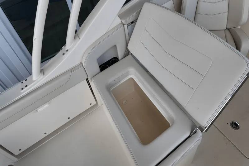 Slide: The Image of Scout 240 Dorado 2026 - 11