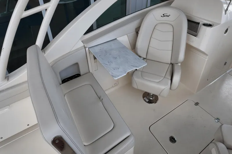 Slide: The Image of Scout 240 Dorado 2026 - 13