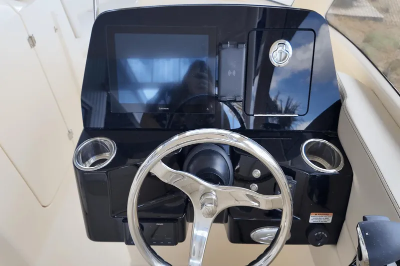 Slide: The Image of Scout 240 Dorado 2026 - 19