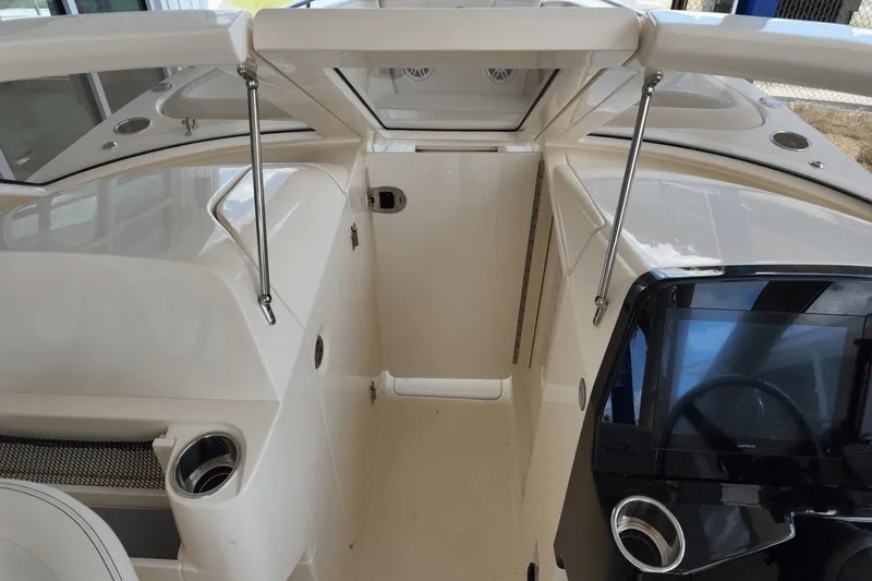 Slide: The Image of Scout 240 Dorado 2026 - 21