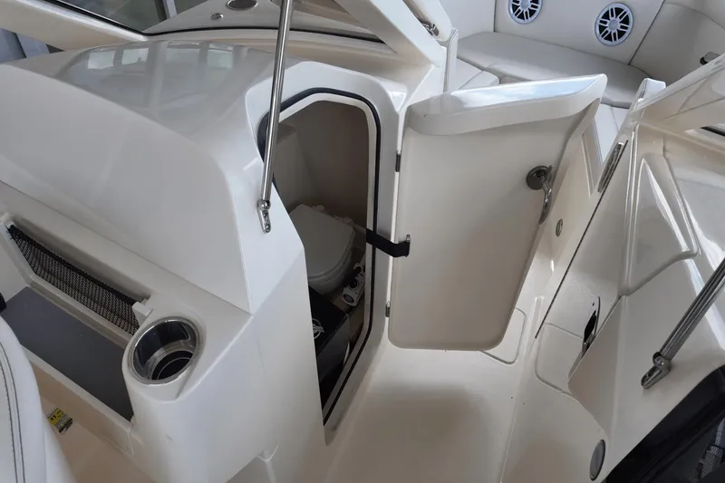 Slide: The Image of Scout 240 Dorado 2026 - 22