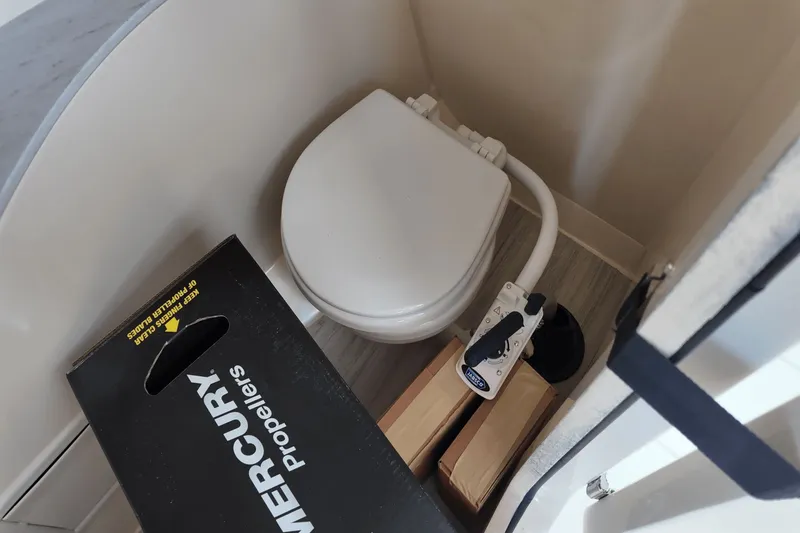 Slide: The Image of Scout 240 Dorado 2026 - 23