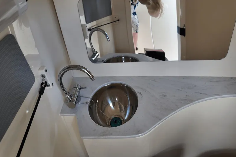 Slide: The Image of Scout 240 Dorado 2026 - 24