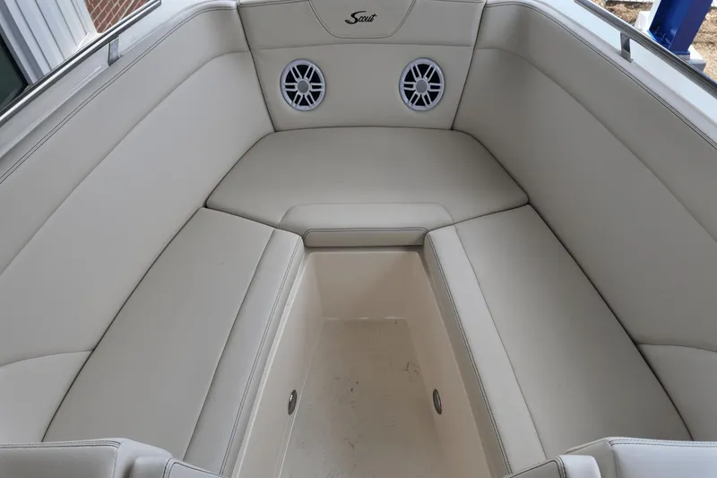 Slide: The Image of Scout 240 Dorado 2026 - 27