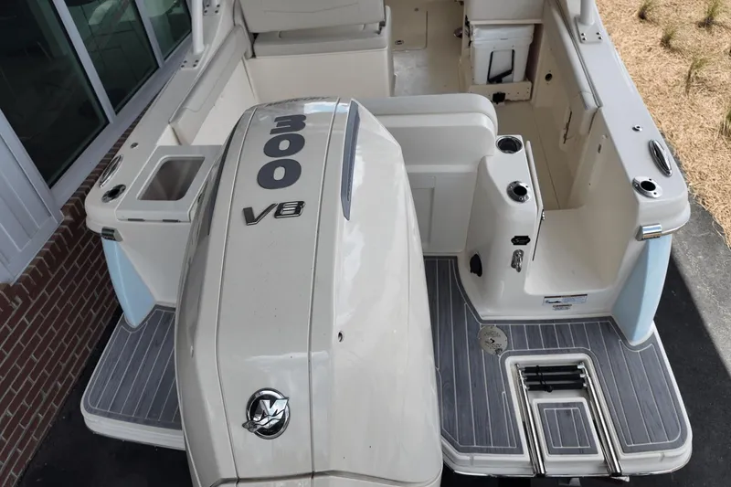 Slide: The Image of Scout 240 Dorado 2026 - 3