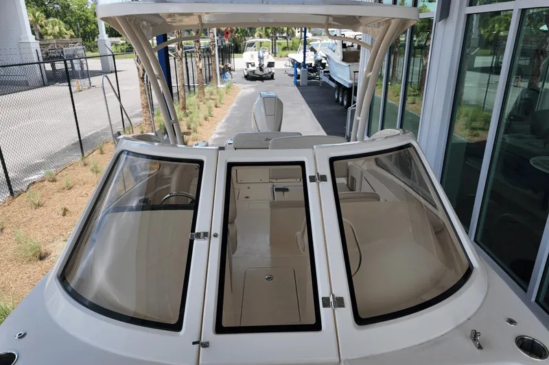 Slide: The Image of Scout 240 Dorado 2026 - 34