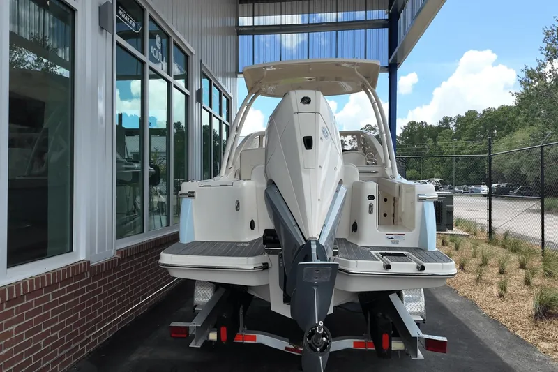 Slide: The Image of Scout 240 Dorado 2026 - 5