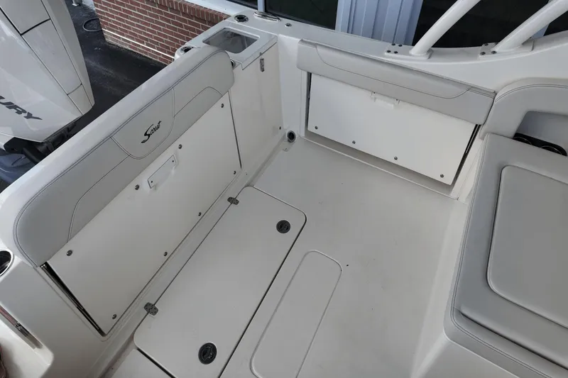 Slide: The Image of Scout 240 Dorado 2026 - 6