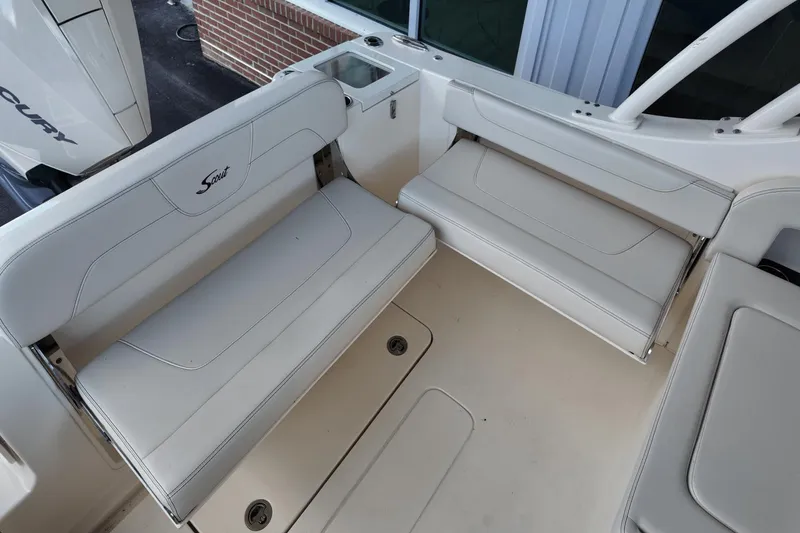 Slide: The Image of Scout 240 Dorado 2026 - 8