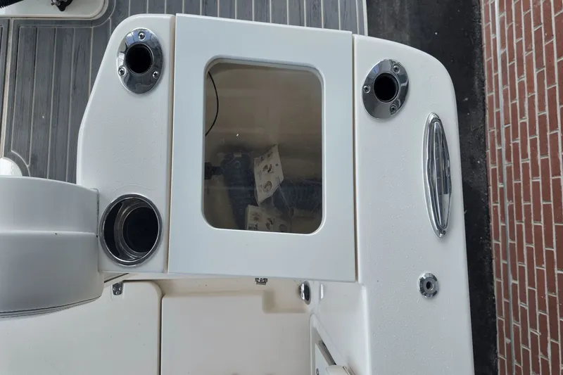 Slide: The Image of Scout 240 Dorado 2026 - 9